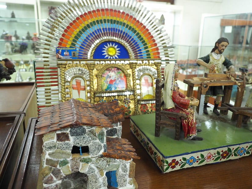 Some small crafts and figurines in the Museum of Popular Art Cusco