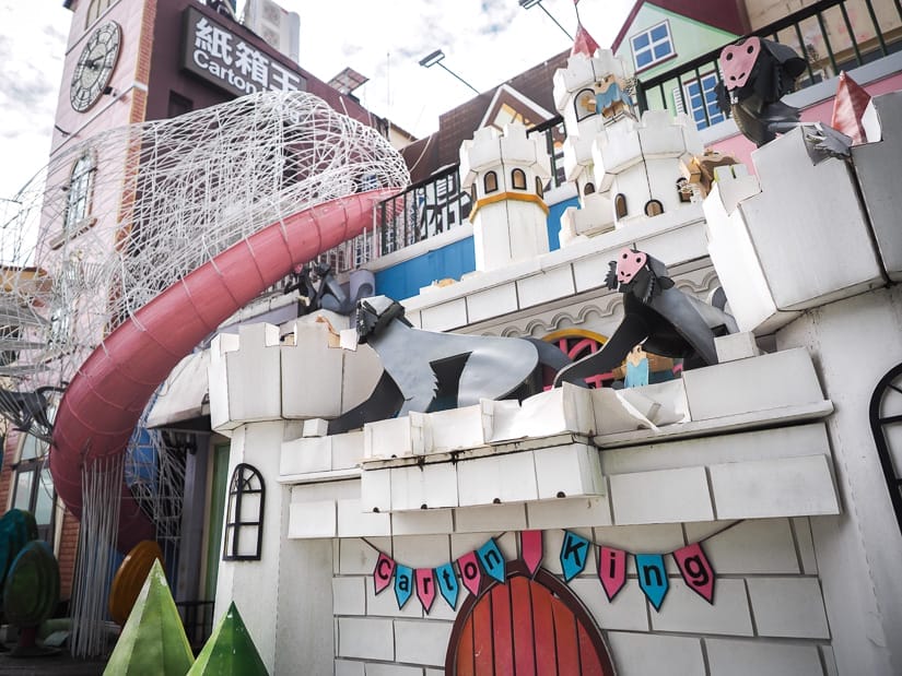 A castle made of paper with the words Carton King and slide behind